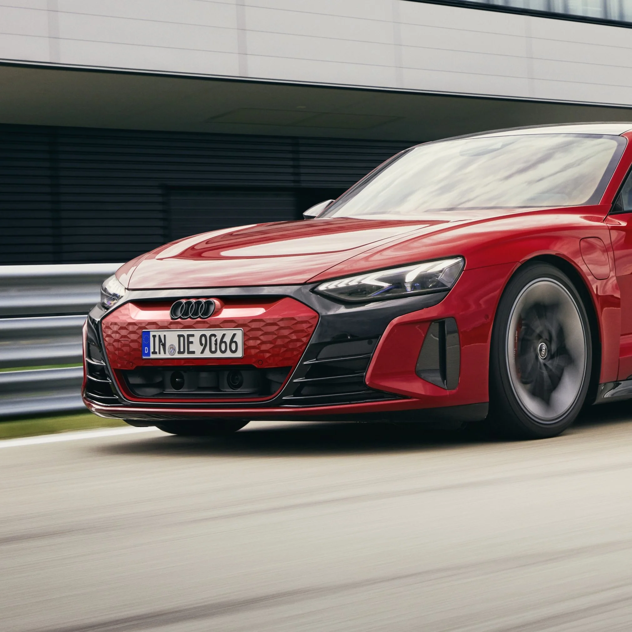 Audi rings, front. Black e-tron GT - Image 2